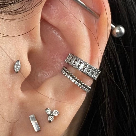 CZ Baguette Conch Clicker - Picture 2 of 2